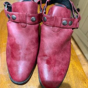 Indigo Rd. Red Strap Footwear
